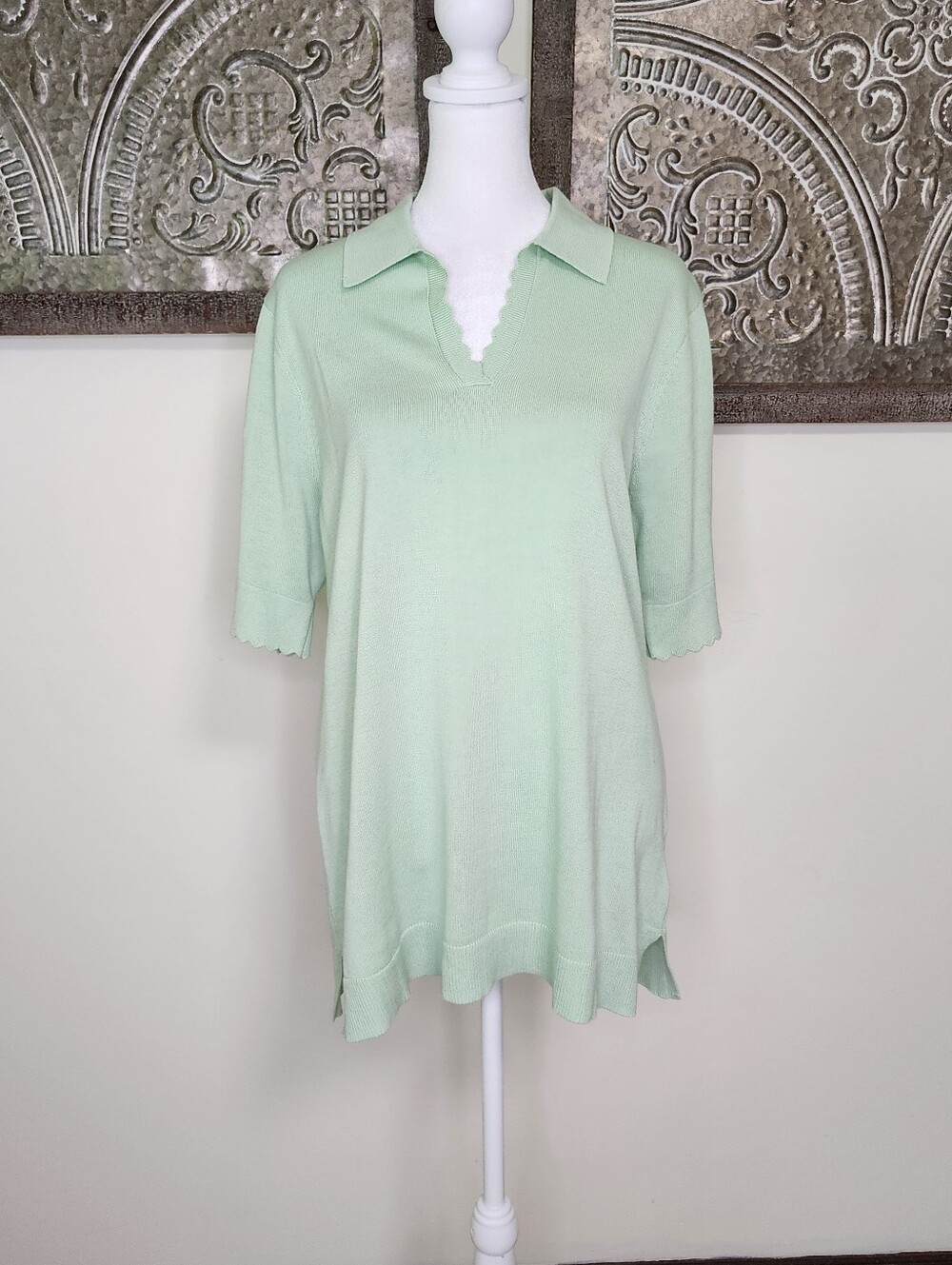 Isaac Mizrahi Pastel Green Scalloped V-Neck Polo Lightweight Sweater Top Medium